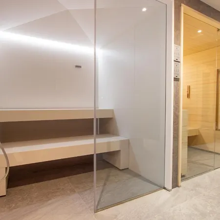 Cristallo Hotell 3*